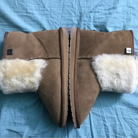 Emu Lara Sheepskin Platinum Boots - Picture 10 of 15